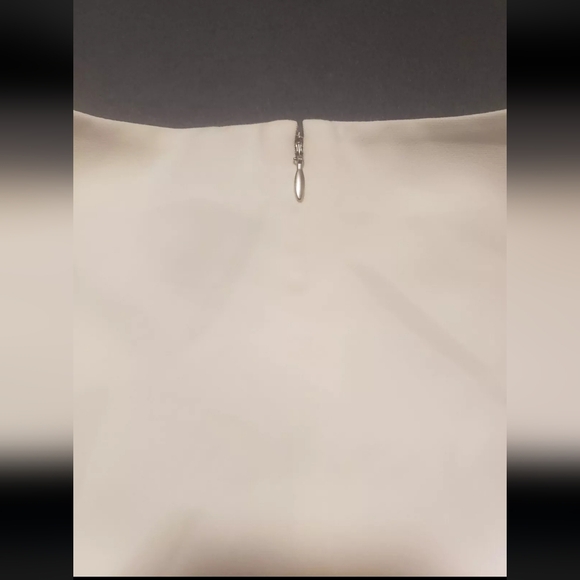 The Limited Size 10 White - Picture 10 of 16